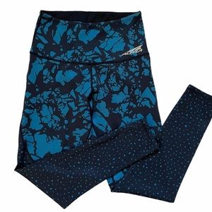 Altra Reversible Blue Print Leggings Medium